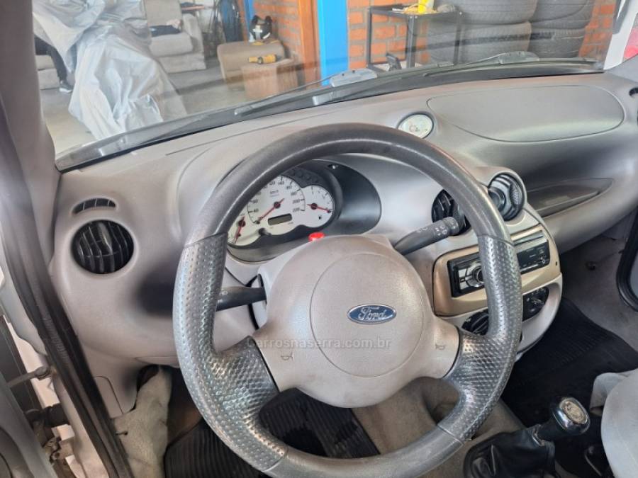 FORD - KA - 2001/2001 - Dourada - R$ 16.900,00