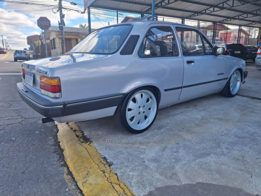 CHEVROLET - CHEVETTE - 1993/1993 - Prata - R$ 35.000,00