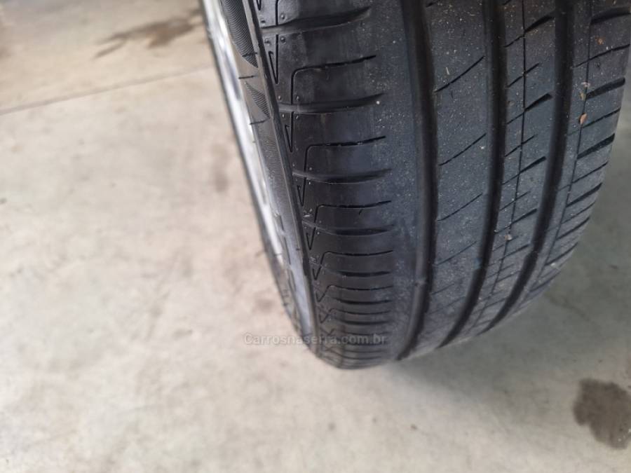 FORD - KA - 2001/2001 - Dourada - R$ 16.900,00