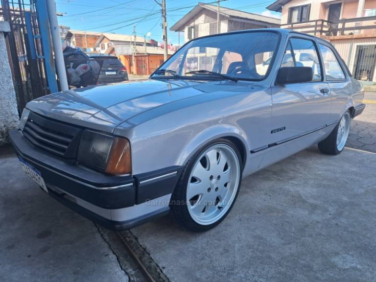 CHEVROLET - CHEVETTE - 1993/1993 - Prata - R$ 35.000,00