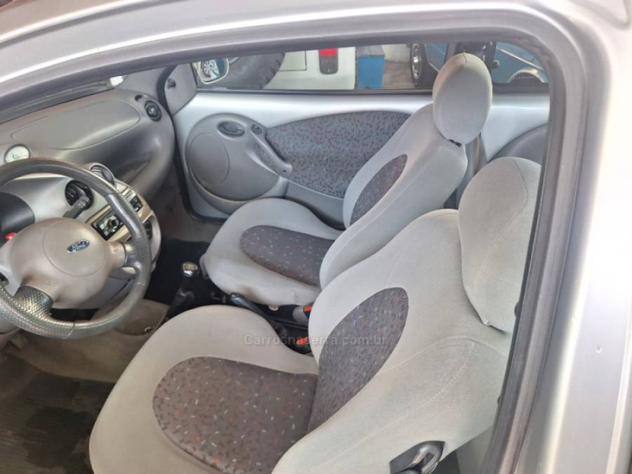 FORD - KA - 2001/2001 - Dourada - R$ 16.900,00