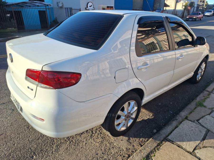 FIAT - SIENA - 2013/2013 - Branca - R$ 33.900,00