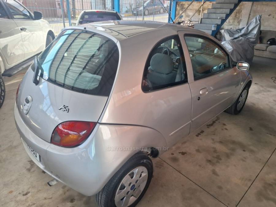 FORD - KA - 2001/2001 - Dourada - R$ 16.900,00