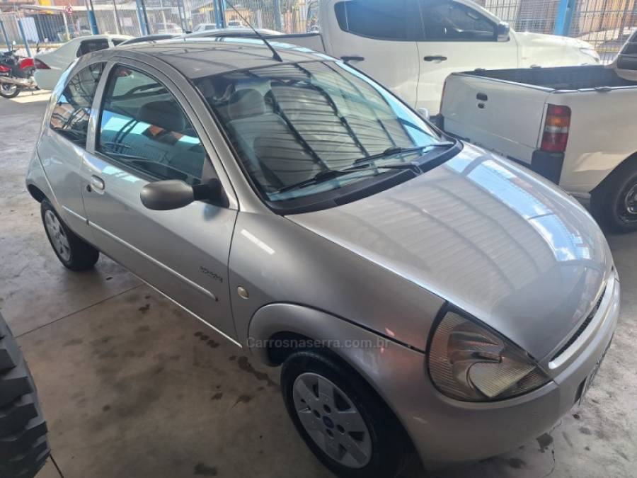 FORD - KA - 2001/2001 - Dourada - R$ 16.900,00