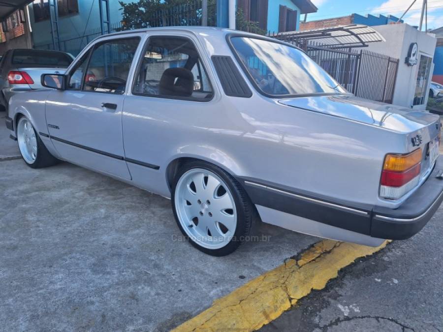 CHEVROLET - CHEVETTE - 1993/1993 - Prata - R$ 35.000,00
