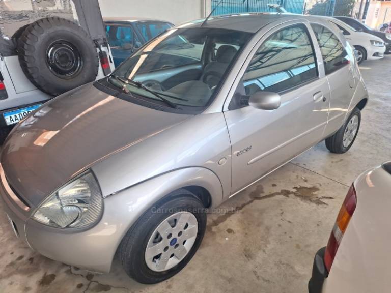 FORD - KA - 2001/2001 - Dourada - R$ 16.900,00